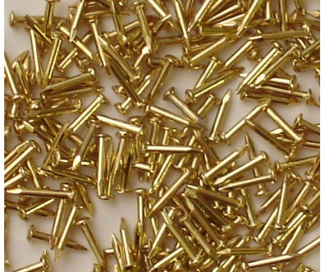 pozinkovaný hřebíček do háčku na obraz, který má délku 12 mm a jednoduše se natluče do zadní strany obrazu